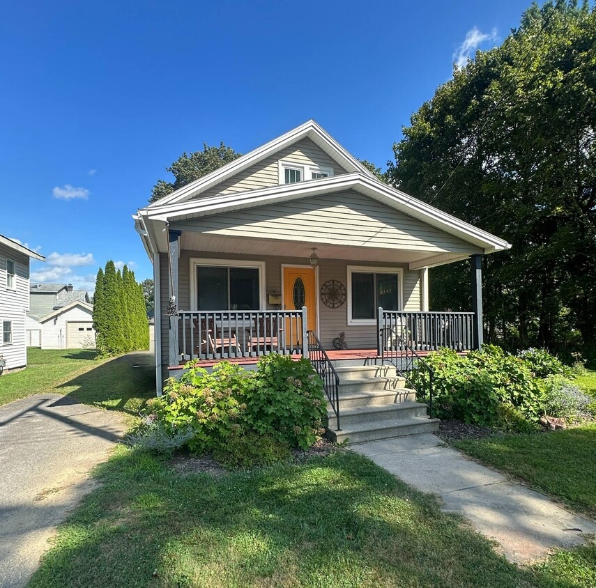 Primary Photo - 705 S Holmes St