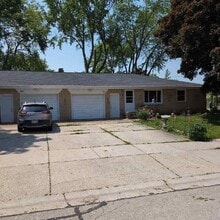 Building Photo - 406 N St Bernard Dr