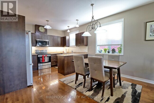 Building Photo - 21 Ellis Cres