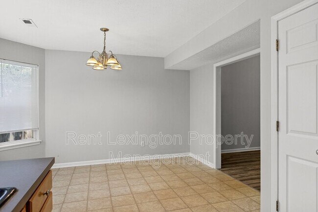 Building Photo - 257 Darenia Ln