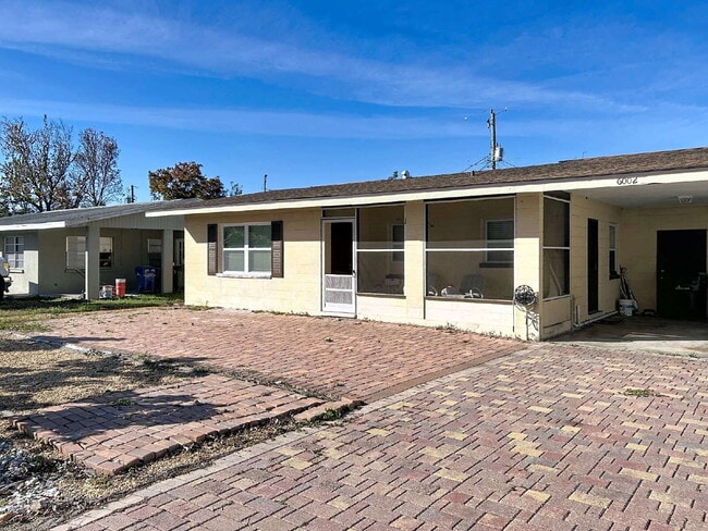 Foto del edificio - 6002 Lords Ave