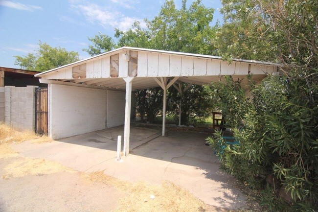 Building Photo - Flower Duplexes