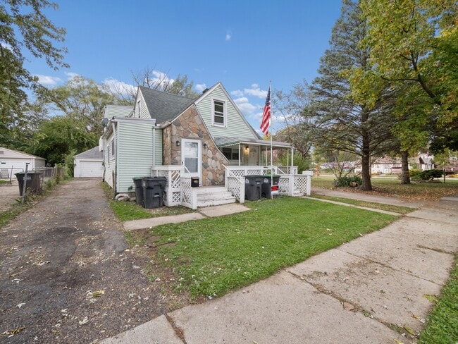 Building Photo - 6024 Hazel St