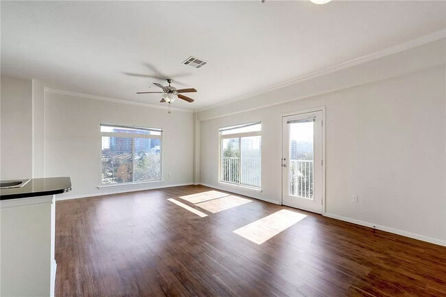 Foto del edificio - 910 W 25th St