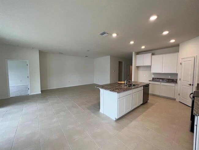 Building Photo - 13542 Golden Lime Ave
