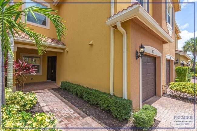Building Photo - ***MARBELLA LAKES***GATED***CENTRAL NAPLES...