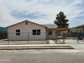 Building Photo - 608 Barcelona Dr