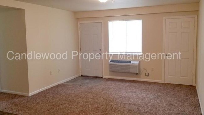 Foto del edificio - 3820 Forest Dr