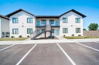 Building Photo - 676 Carlow Dr