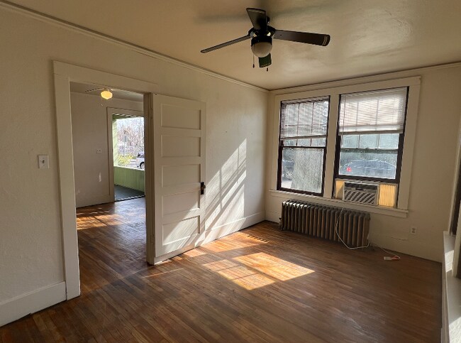 Building Photo - 2495 E Warm Springs Ave