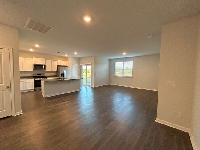 Building Photo - 3 bedroom, 2 bathroom single story home ne...