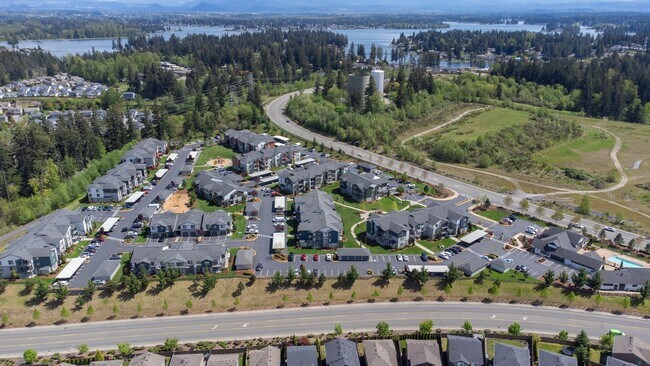 Foto del edificio - Four Lakes Apartment Homes