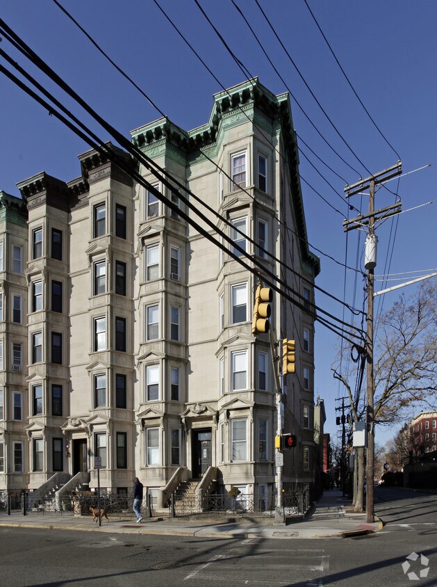 Foto del edificio - 1032 Hudson St