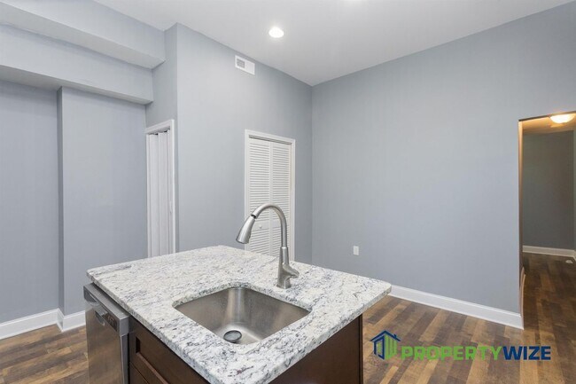 Building Photo - 2327 Linden Avenue - 2