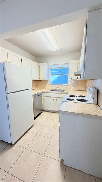 Building Photo - 400 SE 3rd Ave