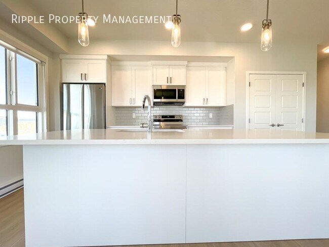 Photo du bâtiment - 50% OFF YOUR FIRST MONTHS RENT! AMAZING 2 ...