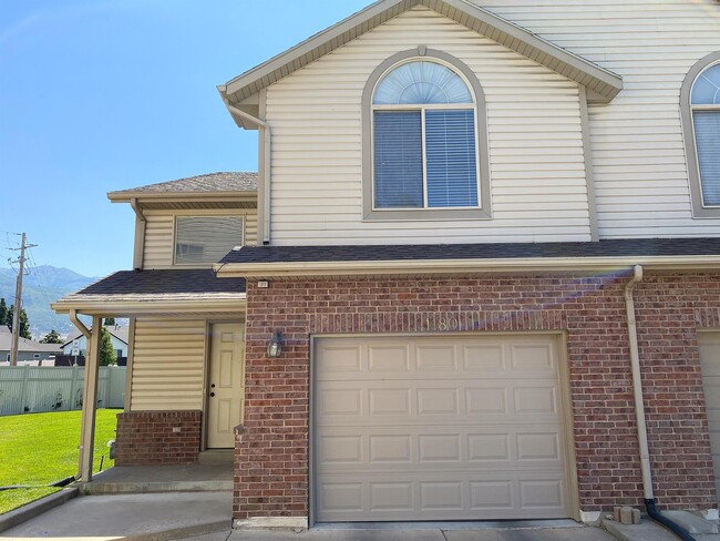Foto del edificio - 1180 Holmes Creek Ln