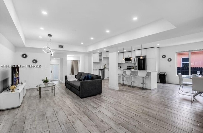 Foto del edificio - 420 NE 90th St