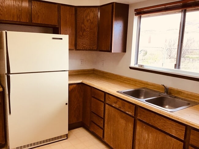 Building Photo - 8415-8417 WA-14