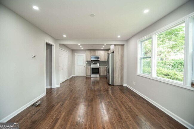 Foto del edificio - 537 Trabert Ave NW