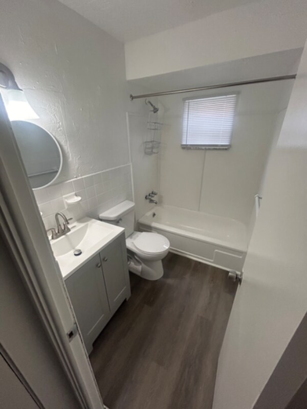 Foto del edificio - 33170 Aurora Rd