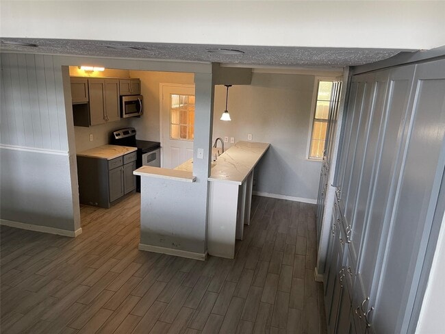 Foto del edificio - 15 Lakeway St