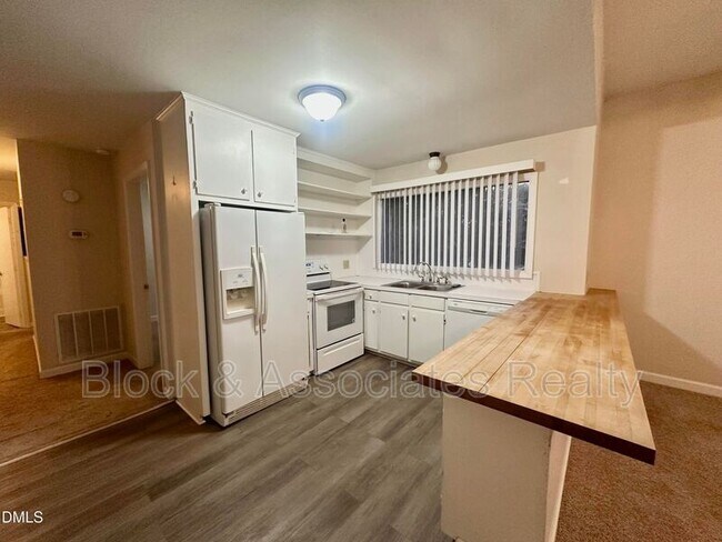 Foto del edificio - 67 Andrews Store Rd