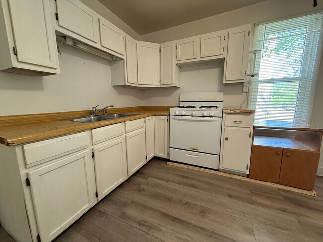Foto del edificio - 3BR/1BA Anoka Home Available Now!