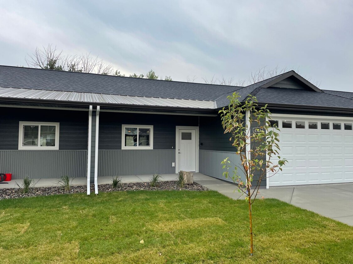Primary Photo - 6322/6324 Absaloka Ln