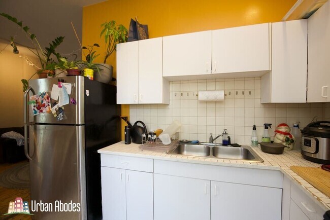 Foto del edificio - 2028 N Oakley Ave