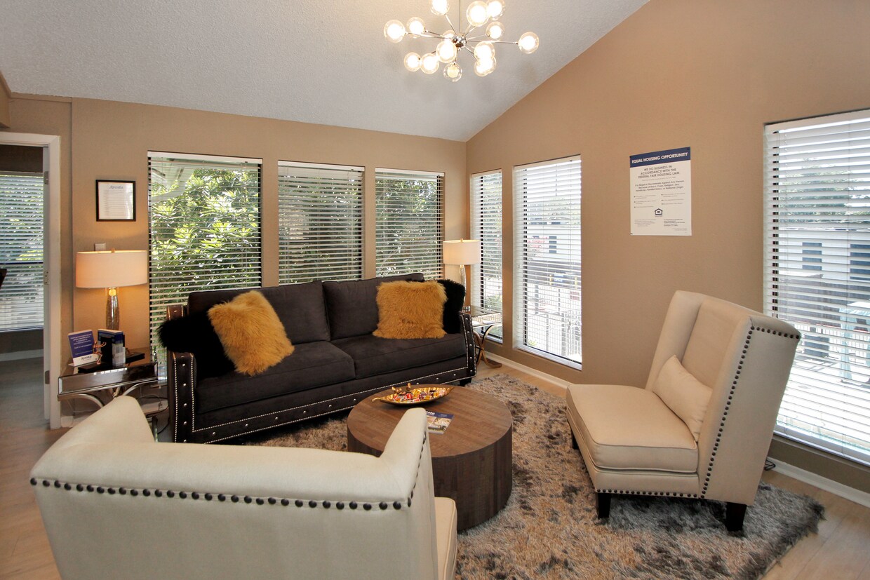 Summit at Hyde Park Apartments Austin, TX