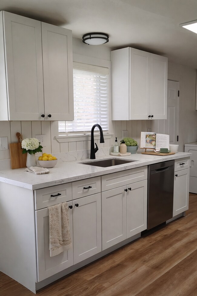 Building Photo - 150A S Elsa St