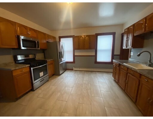 Building Photo - 48 Aetna St