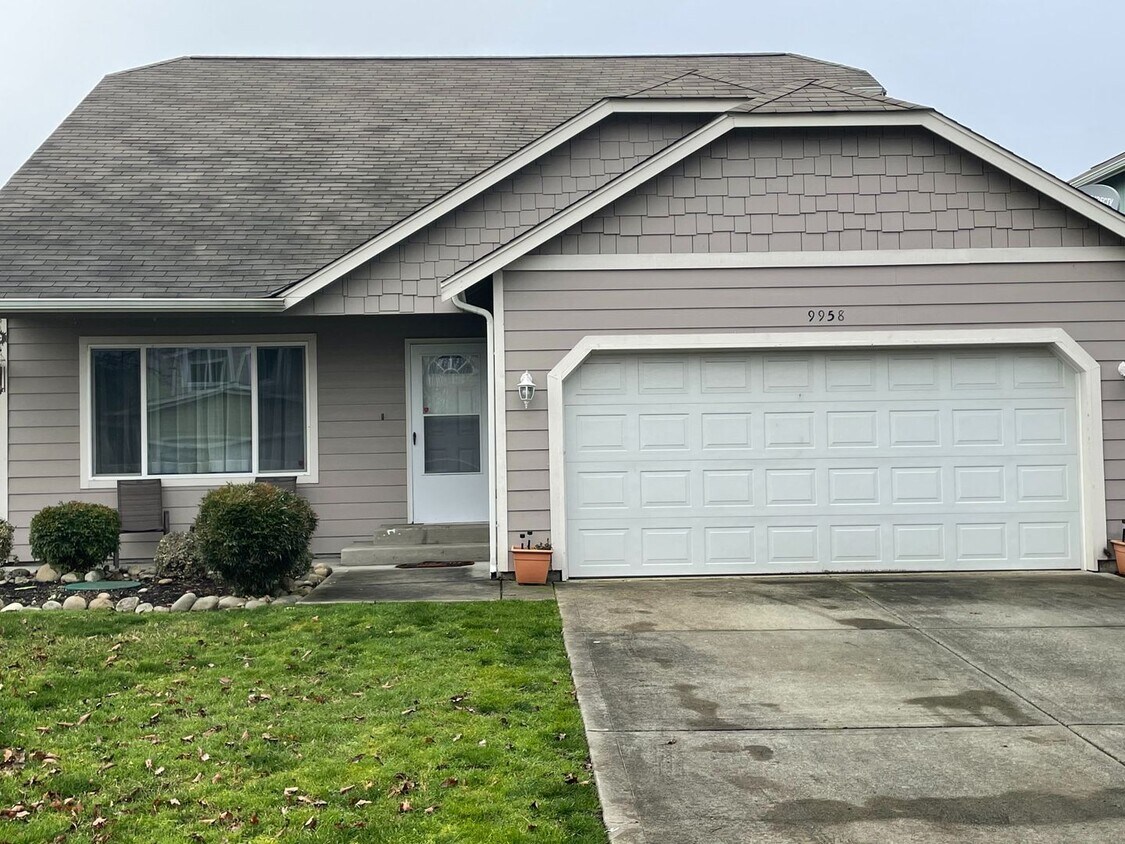 Primary Photo - Convenient Location 10 minutes to JBLM Eas...