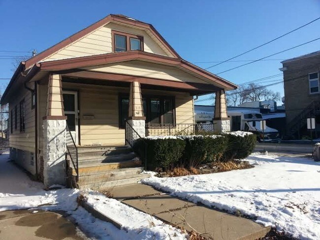 Building Photo - 518 N 54th St