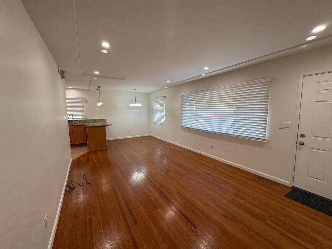 Foto principal - 4526 Wightman St