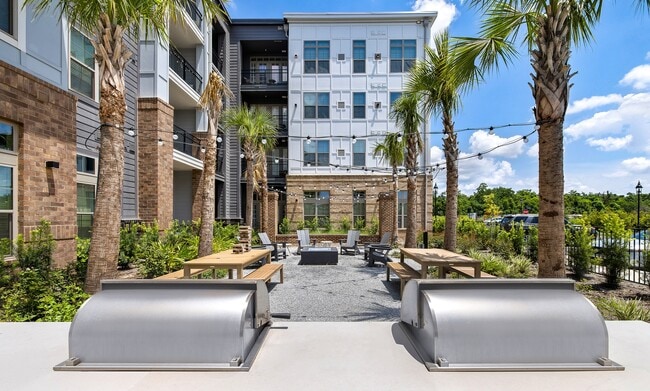 Building Photo - EmmaJames