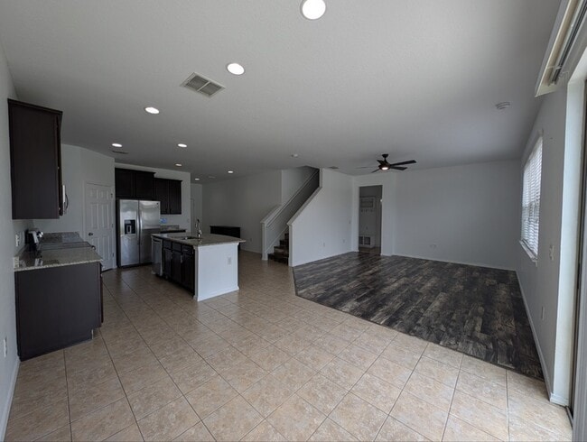 Foto del edificio - 15303 Stone House Dr