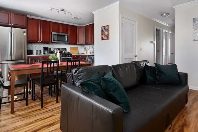 Building Photo - 34 Gray St