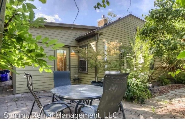 Building Photo - 2 br, 2 bath House - 760 E. Street NE