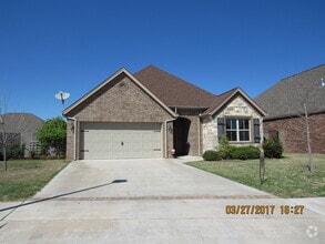 Building Photo - 3604 NE Willow Way