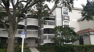 Building Photo - 13803 Fairway Island Dr