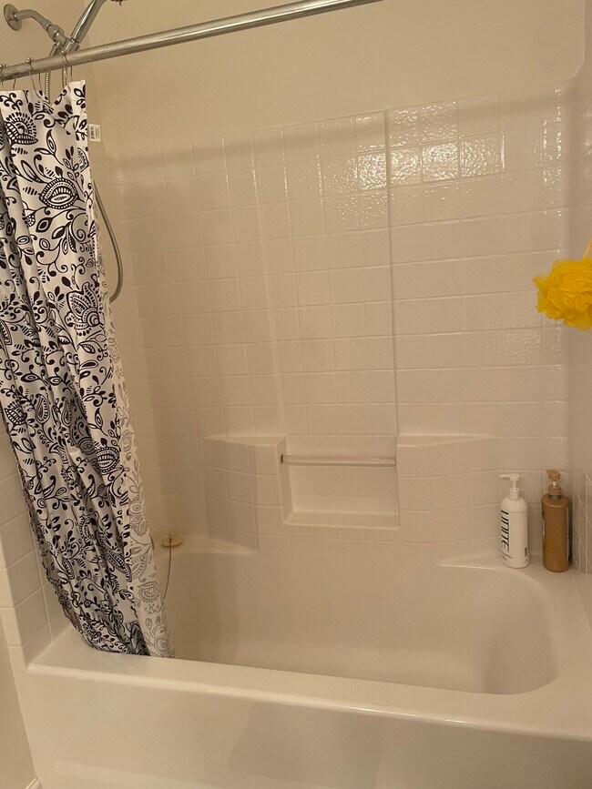 Bathroom A - 639 Elderberry Dr