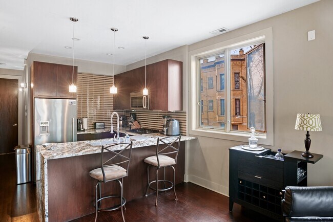 Foto del edificio - 1257 W Addison St
