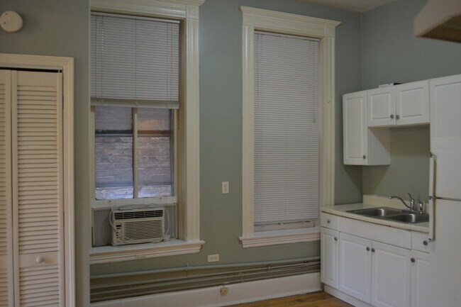 Foto del edificio - 1448 N Maplewood Ave