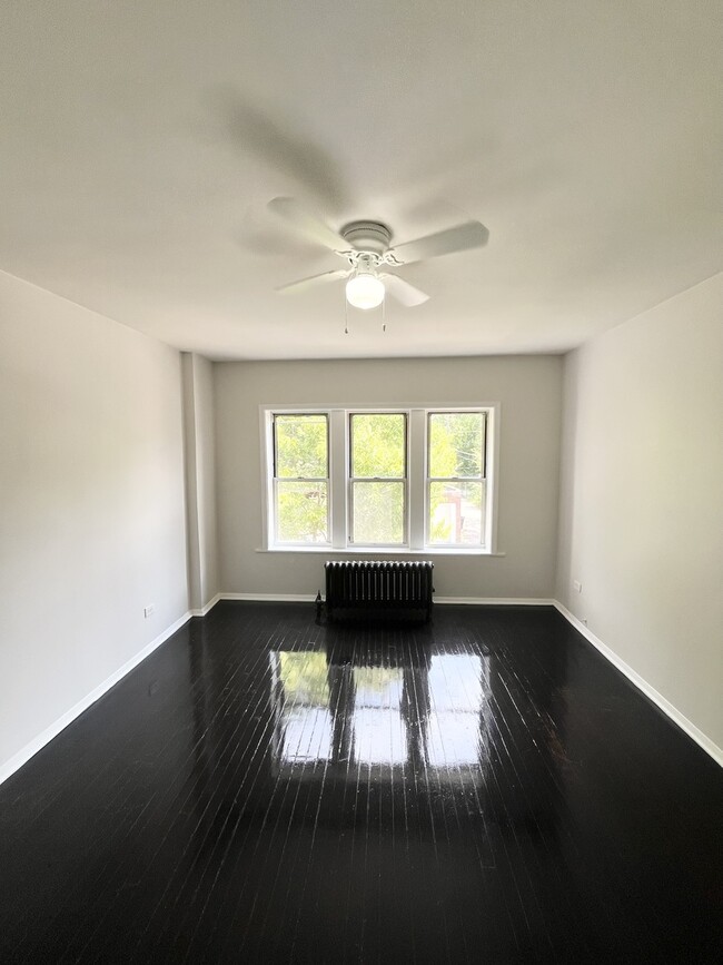 Building Photo - 948 N Kildare Ave