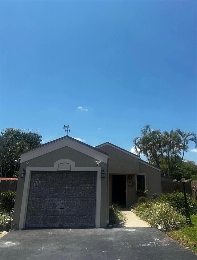 Primary Photo - 8880 SW 23rd St