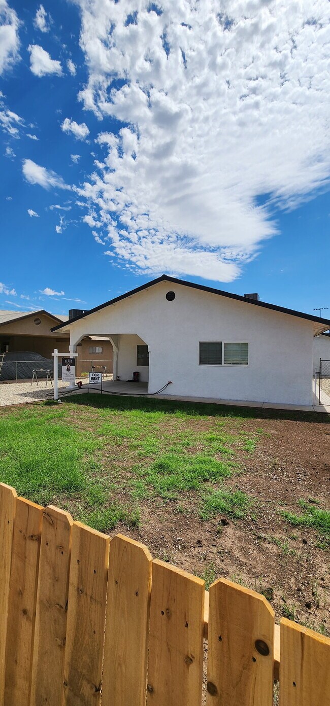 Building Photo - 313 Magnolia Ave