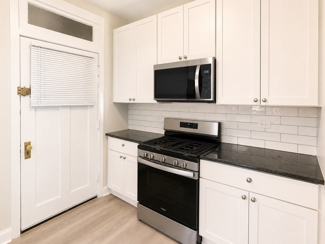 Building Photo - 739 Hinman Ave