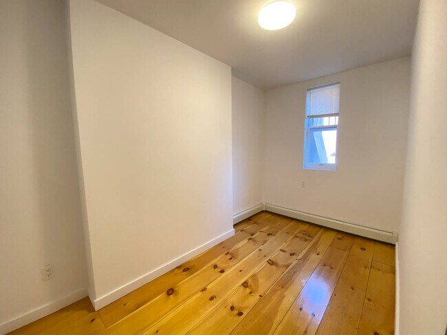 Building Photo - 287 Van Brunt St